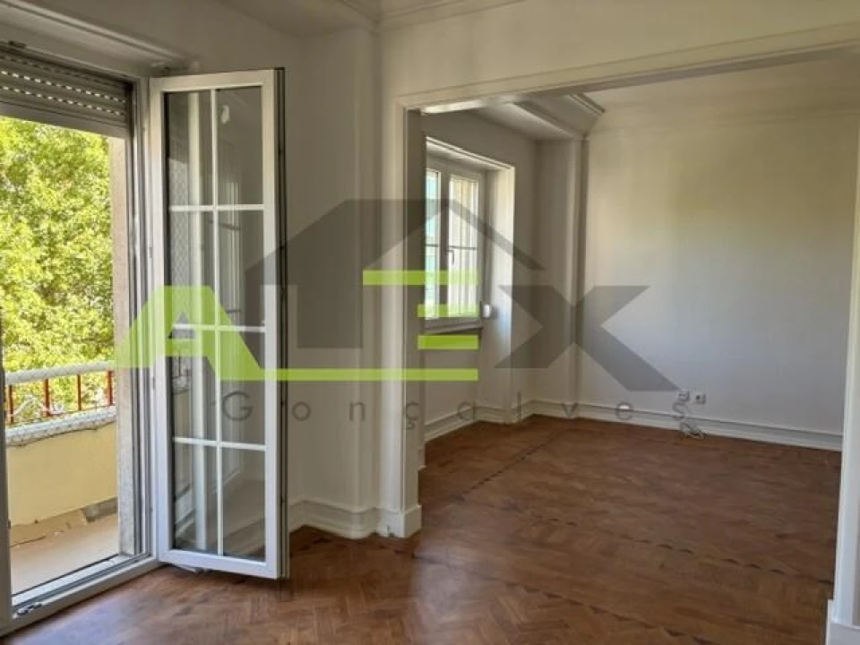 Apartamento T3 para Venda em Areeiro Foto 2