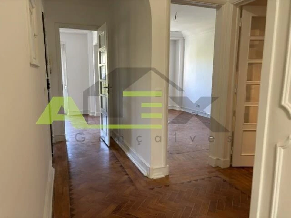 Apartamento T3 para Venda em Areeiro Foto 11