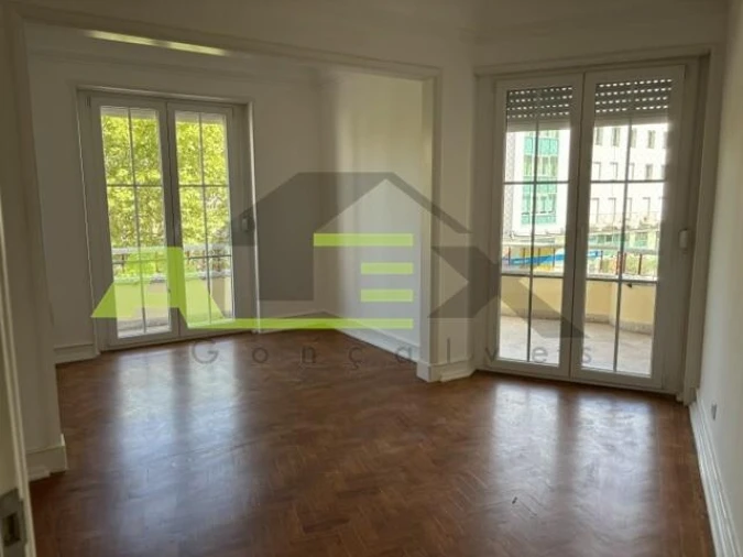 Apartamento T3 para Venda em Areeiro Foto 14