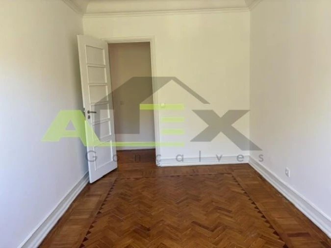 Apartamento T3 para Venda em Areeiro Foto 18