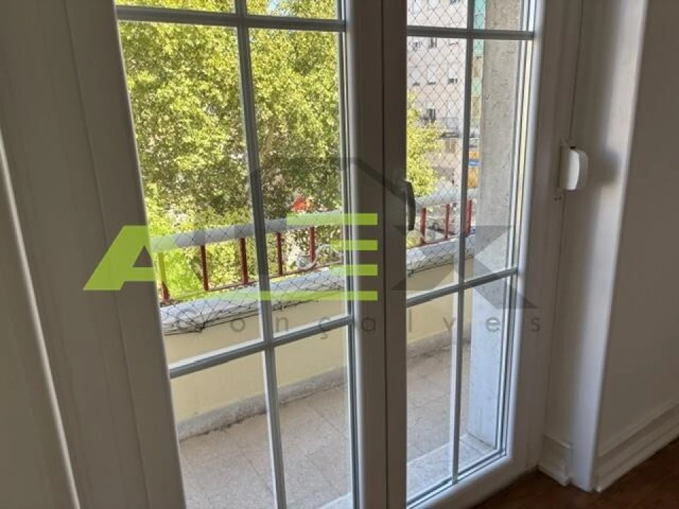 Apartamento T3 para Venda em Areeiro Foto 24
