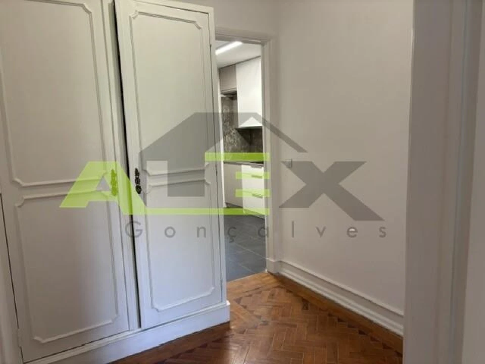 Apartamento T3 para Venda em Areeiro Foto 4