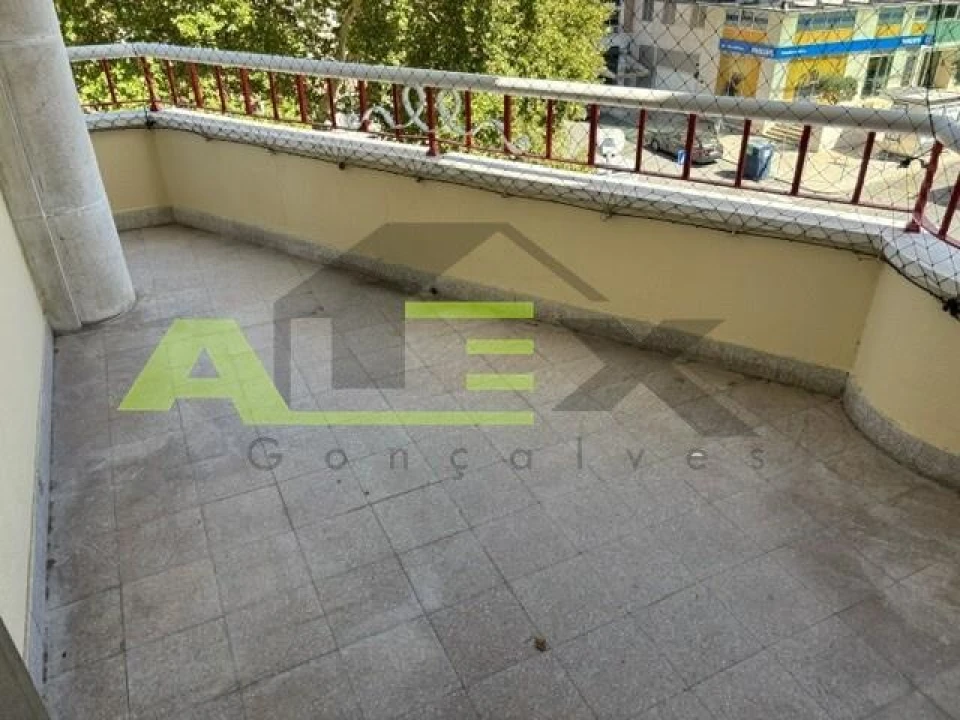 Apartamento T3 para Venda em Areeiro Foto 15