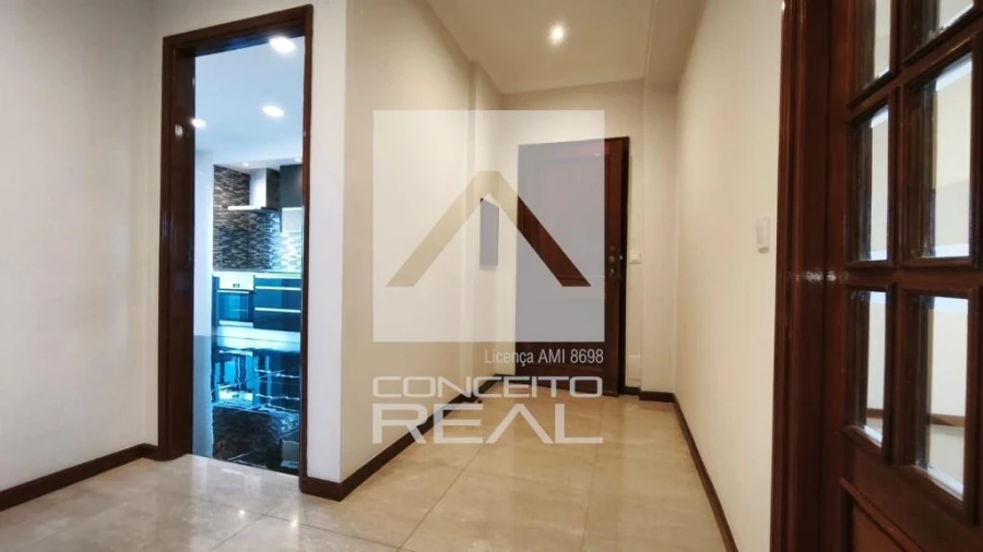 Apartamento T3 para Venda em Paços de Brandão Foto 4