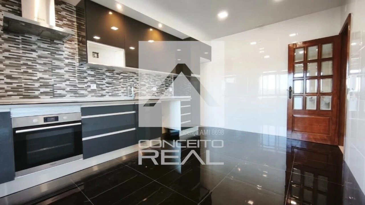 Apartamento T3 para Venda em Paços de Brandão Foto 2