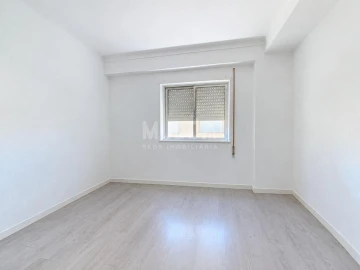 Apartamento T3 para Venda em Sé, Santa Maria e Meixedo