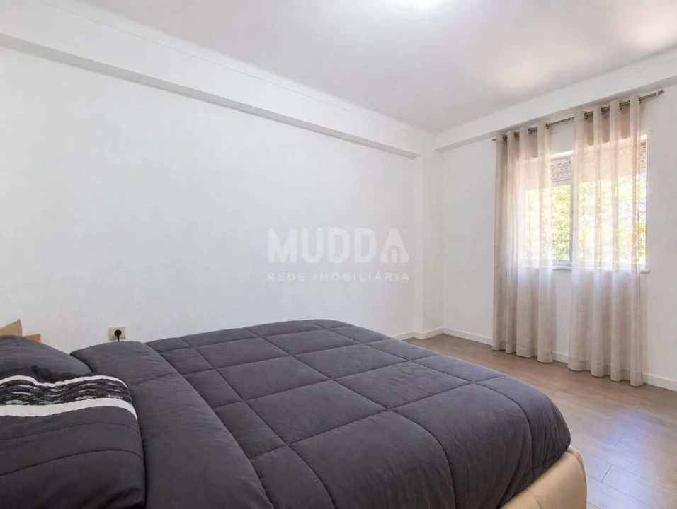 Apartamento T3 para Venda em Sé, Santa Maria e Meixedo Foto 2