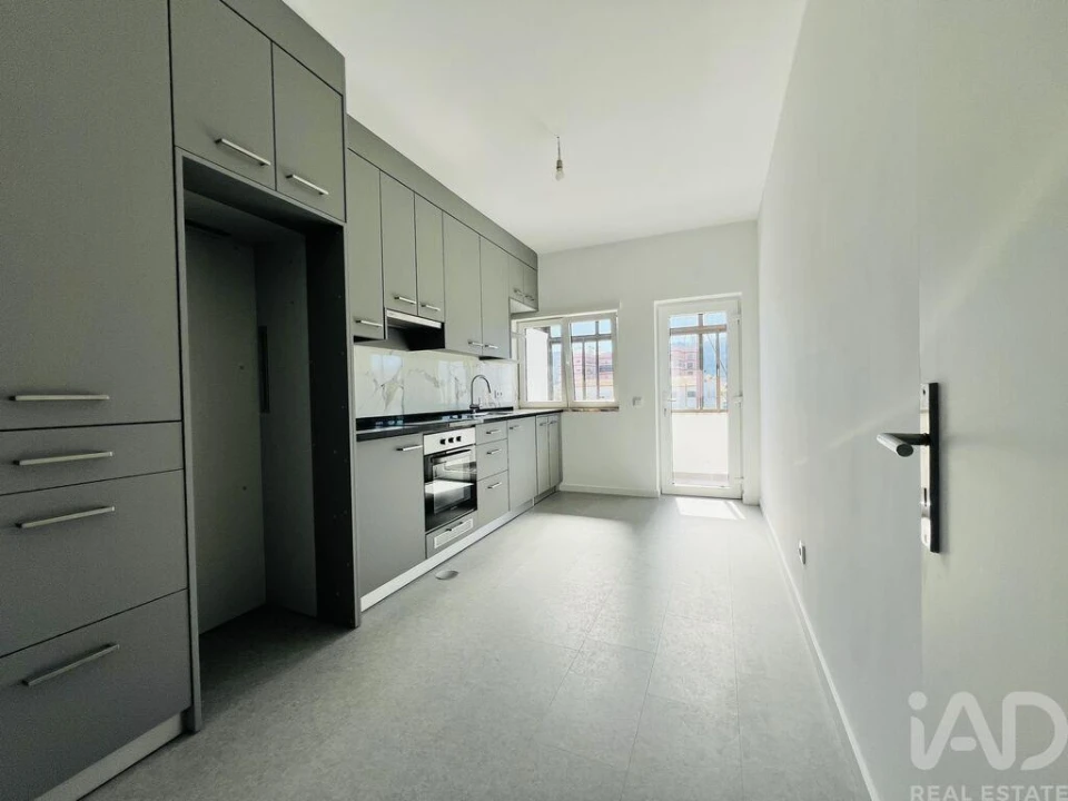 Apartamento T2 para Venda em Miranda do Corvo Foto 2