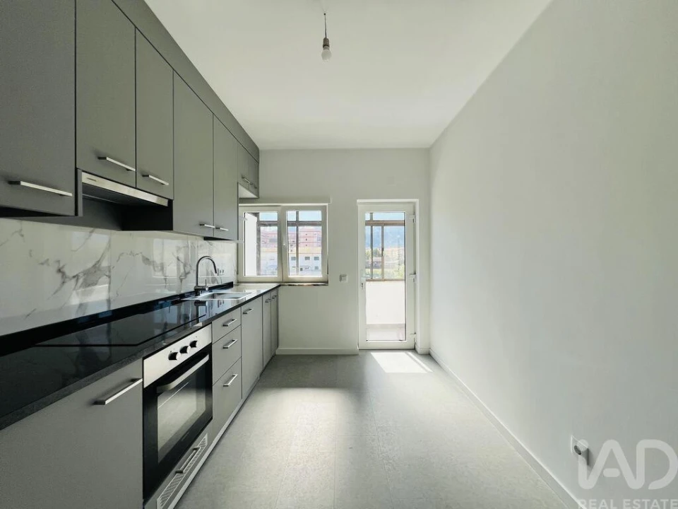 Apartamento T2 para Venda em Miranda do Corvo Foto 1