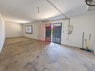 Armazém para Venda em Vila Verde e Barbudo
