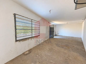 Armazém para Venda em Vila Verde e Barbudo