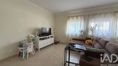 Apartamento T3 para Venda em Atalaia e Alto Estanqueiro-Jardia