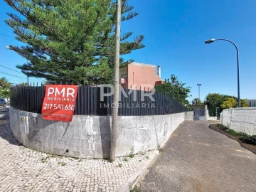 Moradia T4 para Venda em Barcarena