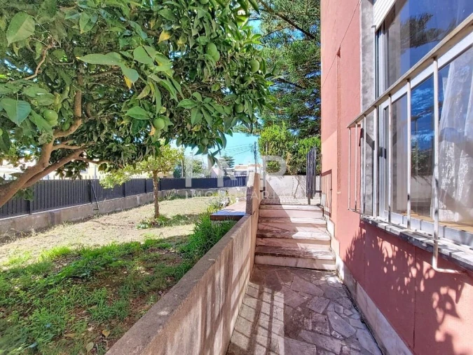 Moradia T4 para Venda em Barcarena Foto 5