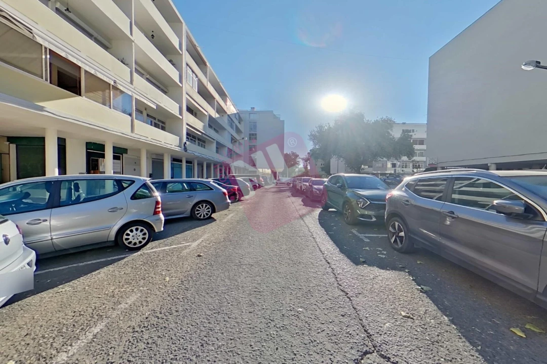 Loja para Arrendamento em Alvalade Foto 2