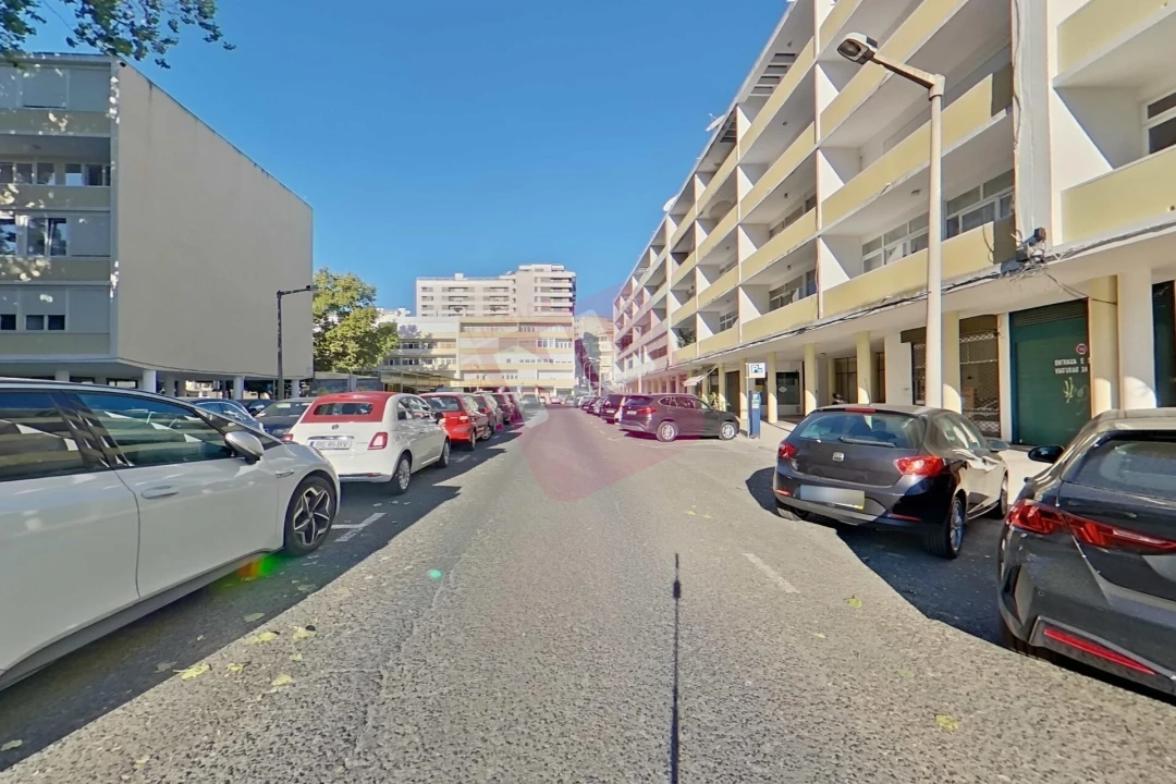 Loja para Arrendamento em Alvalade Foto 1