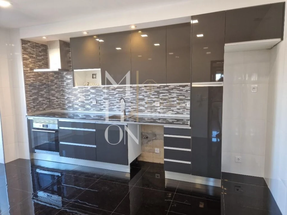 Apartamento T3 para Venda em Paços de Brandão Foto 16