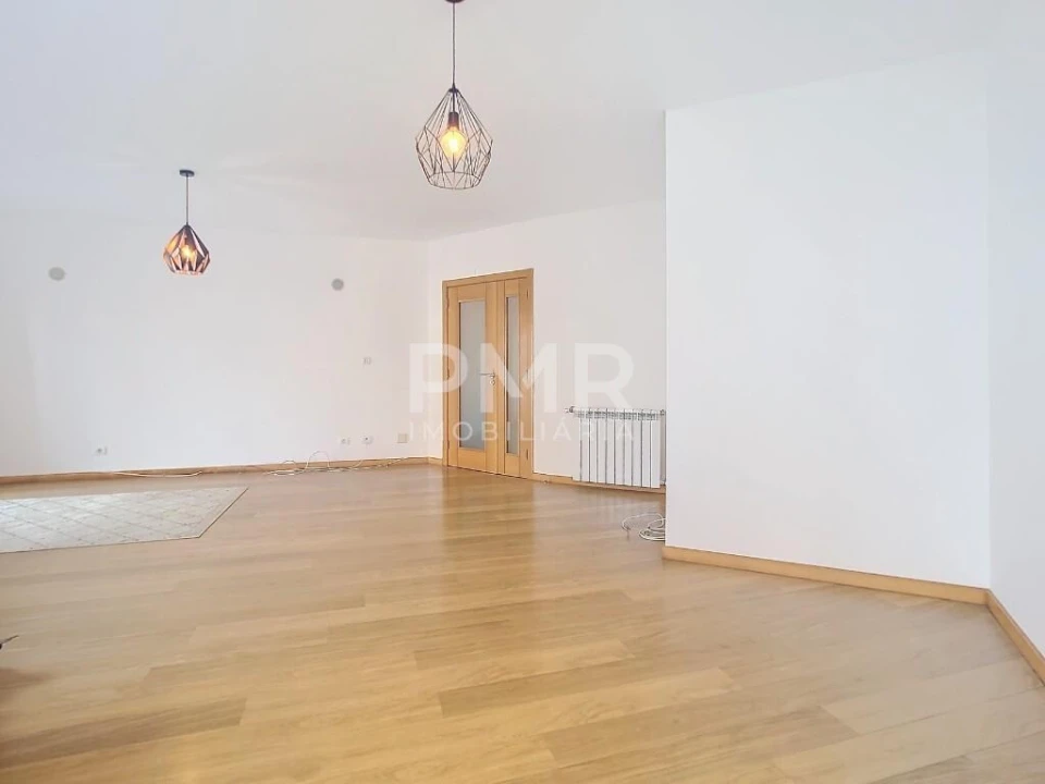 Apartamento T1 para Arrendamento em Ramada e Caneças Foto 18