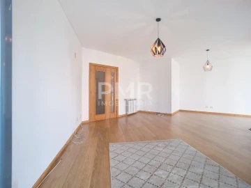 Apartamento T1 para Arrendamento em Ramada e Caneças