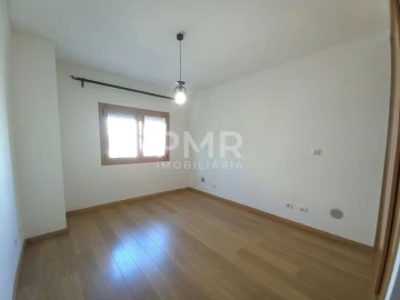 Apartamento T1 para Arrendamento em Ramada e Caneças