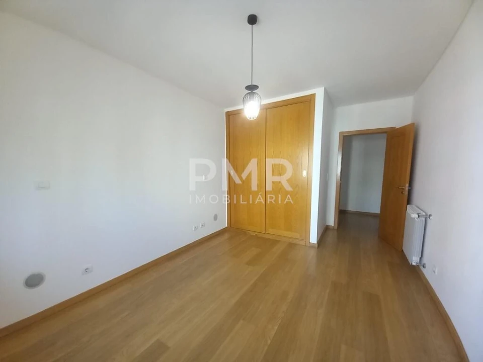 Apartamento T1 para Arrendamento em Ramada e Caneças Foto 10
