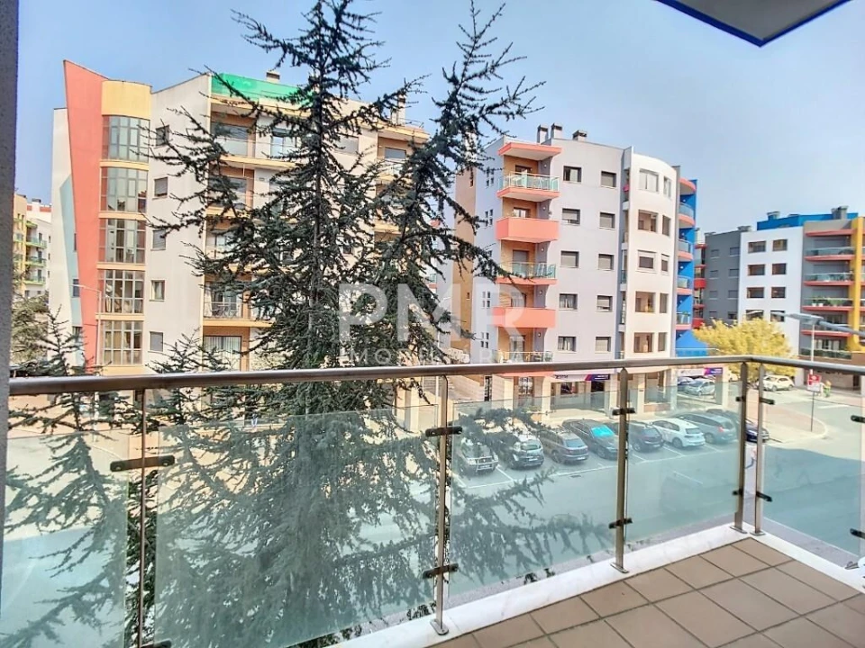 Apartamento T1 para Arrendamento em Ramada e Caneças Foto 8