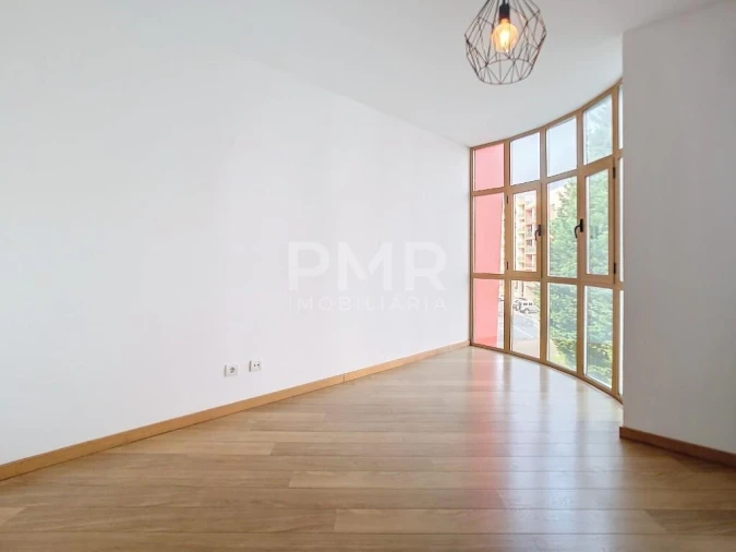 Apartamento T1 para Arrendamento em Ramada e Caneças Foto 3