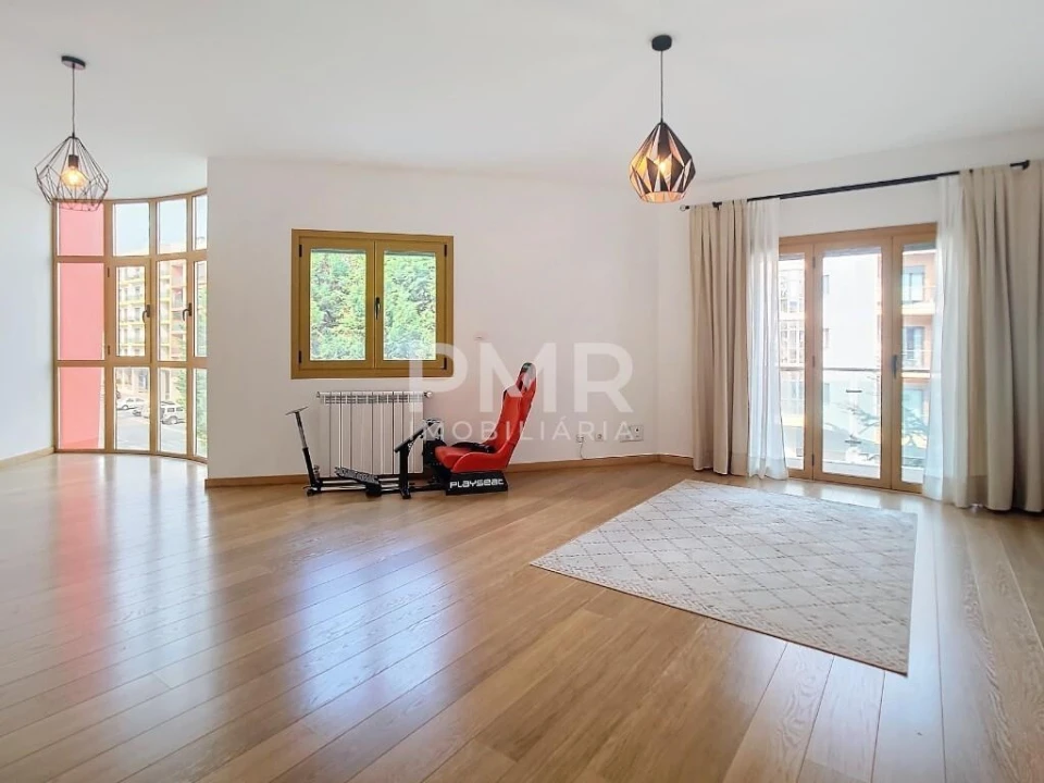 Apartamento T1 para Arrendamento em Ramada e Caneças Foto 2