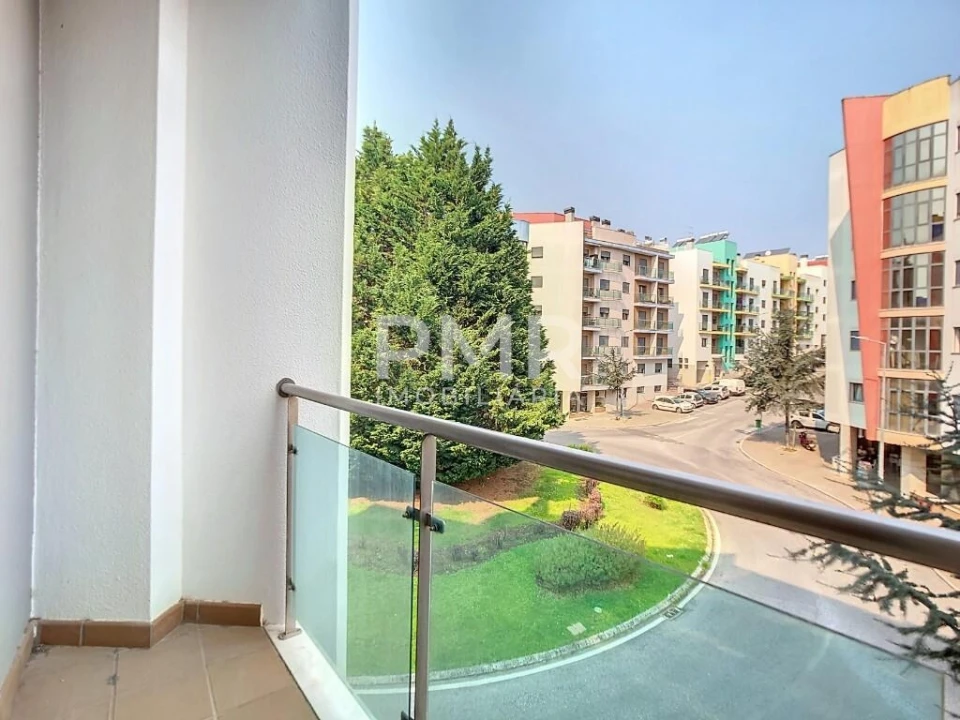 Apartamento T1 para Arrendamento em Ramada e Caneças Foto 5