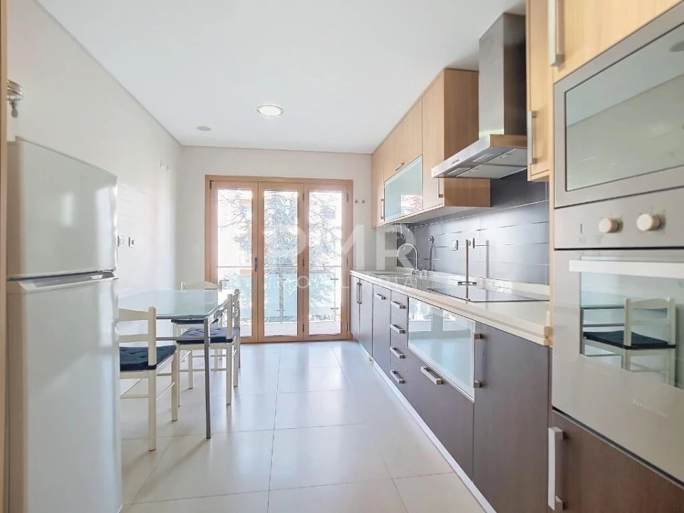 Apartamento T1 para Arrendamento em Ramada e Caneças Foto 6