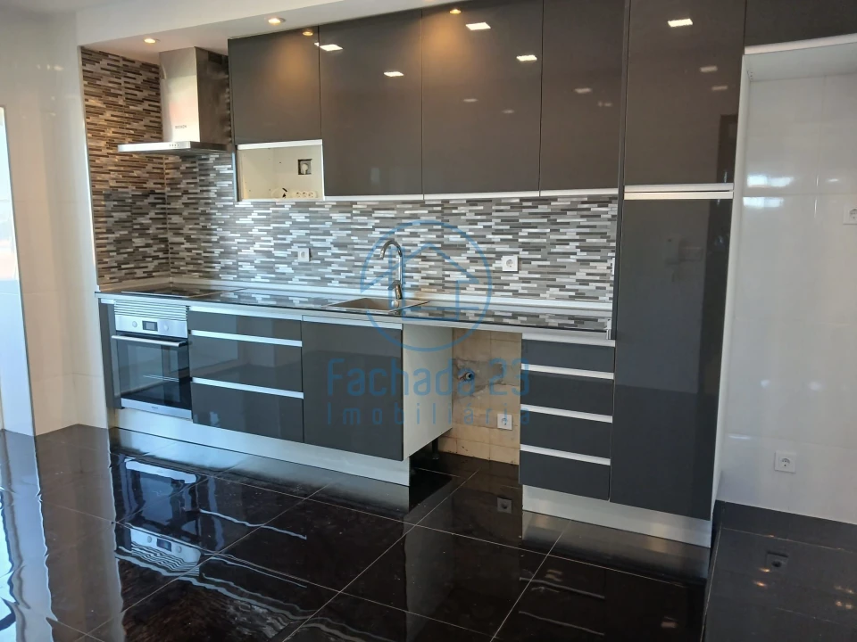 Apartamento T3 para Venda em Paços de Brandão Foto 4
