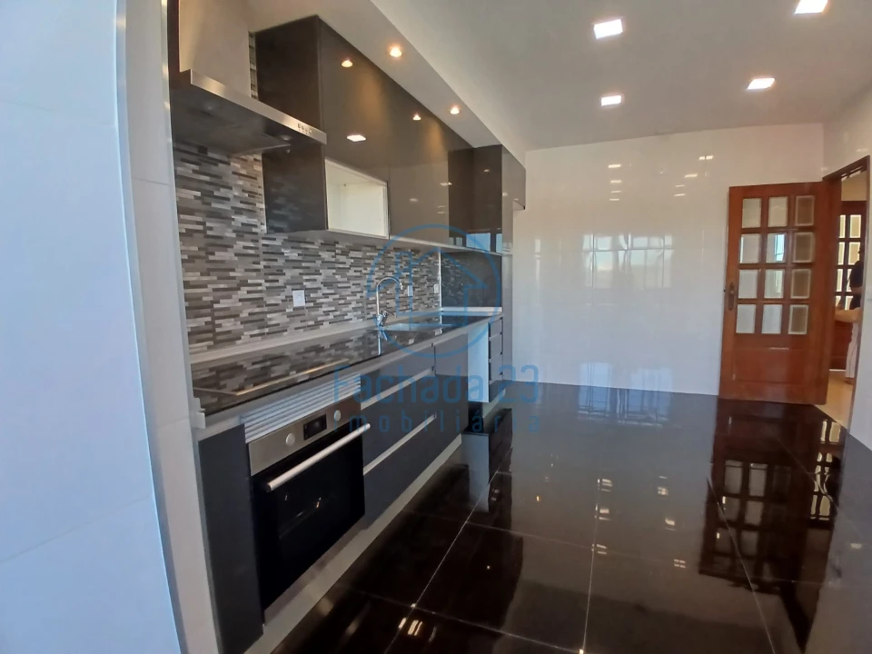 Apartamento T3 para Venda em Paços de Brandão Foto 7