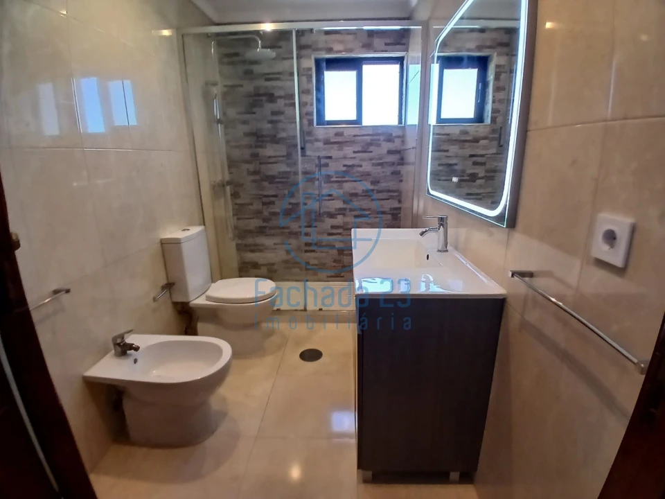 Apartamento T3 para Venda em Paços de Brandão Foto 8