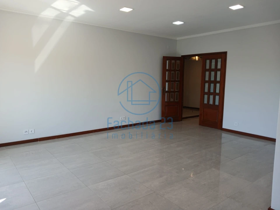 Apartamento T3 para Venda em Paços de Brandão Foto 3