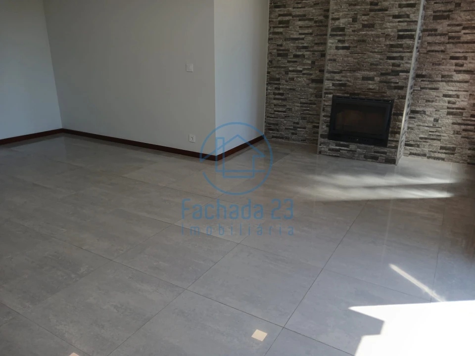 Apartamento T3 para Venda em Paços de Brandão Foto 2