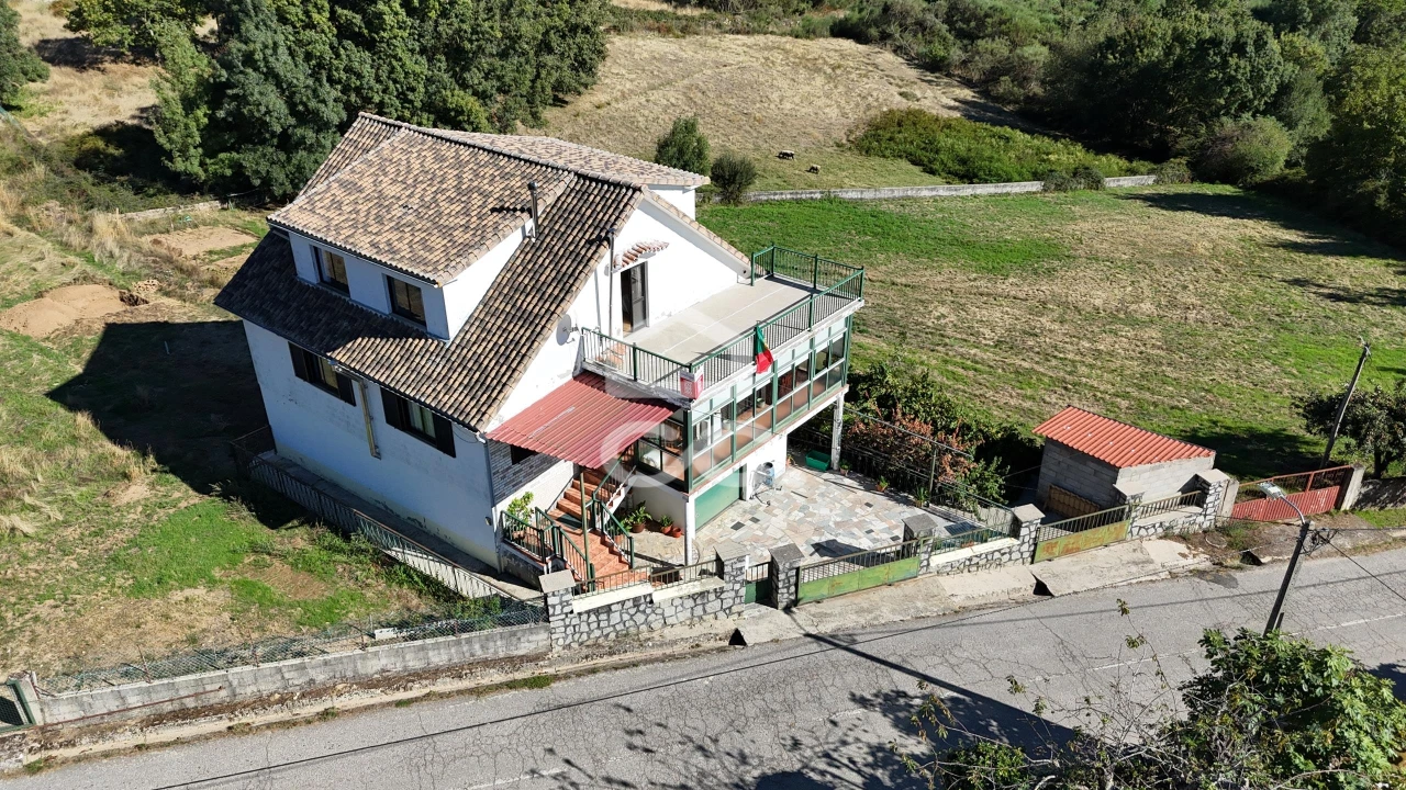 Moradia T4 para Venda em Cimo de Vila da Castanheira Foto 32
