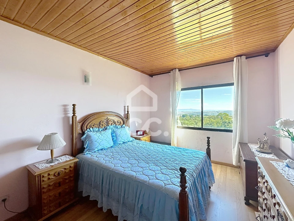 Moradia T4 para Venda em Cimo de Vila da Castanheira Foto 5
