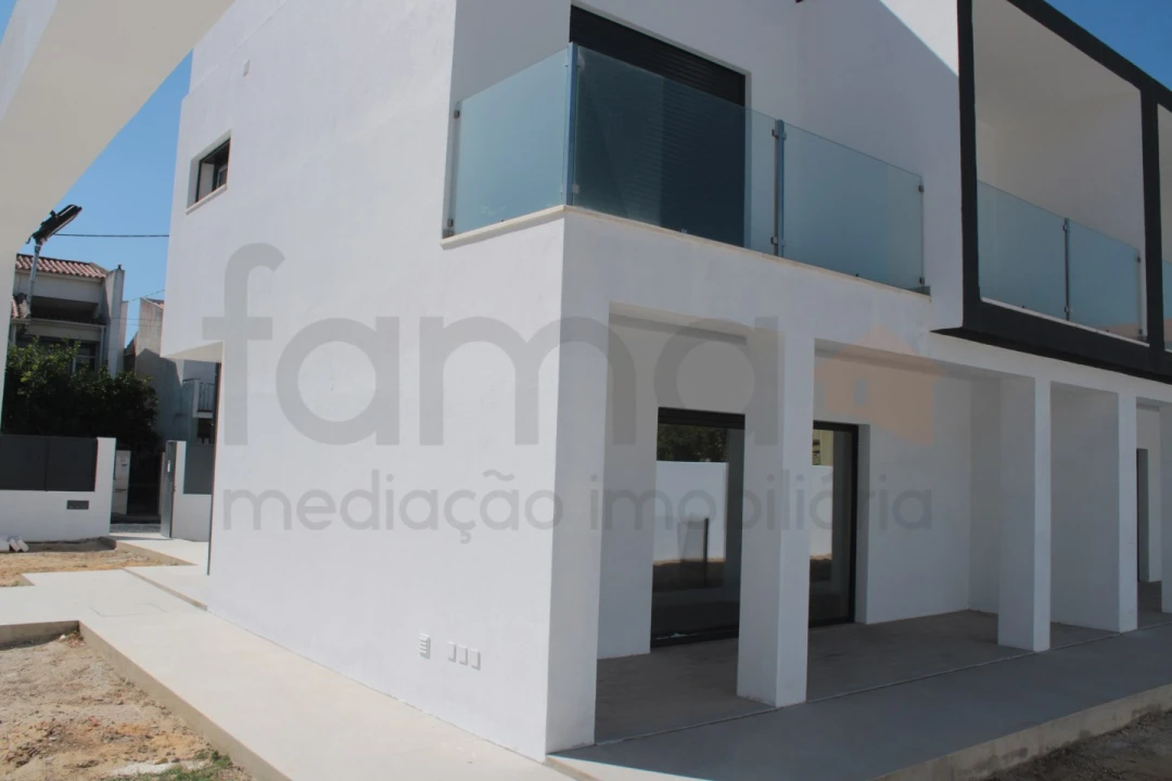 Moradia T3 para Venda em São Domingos de Rana Foto 1