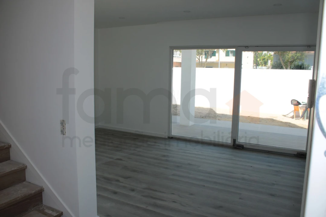 Moradia T3 para Venda em São Domingos de Rana Foto 3