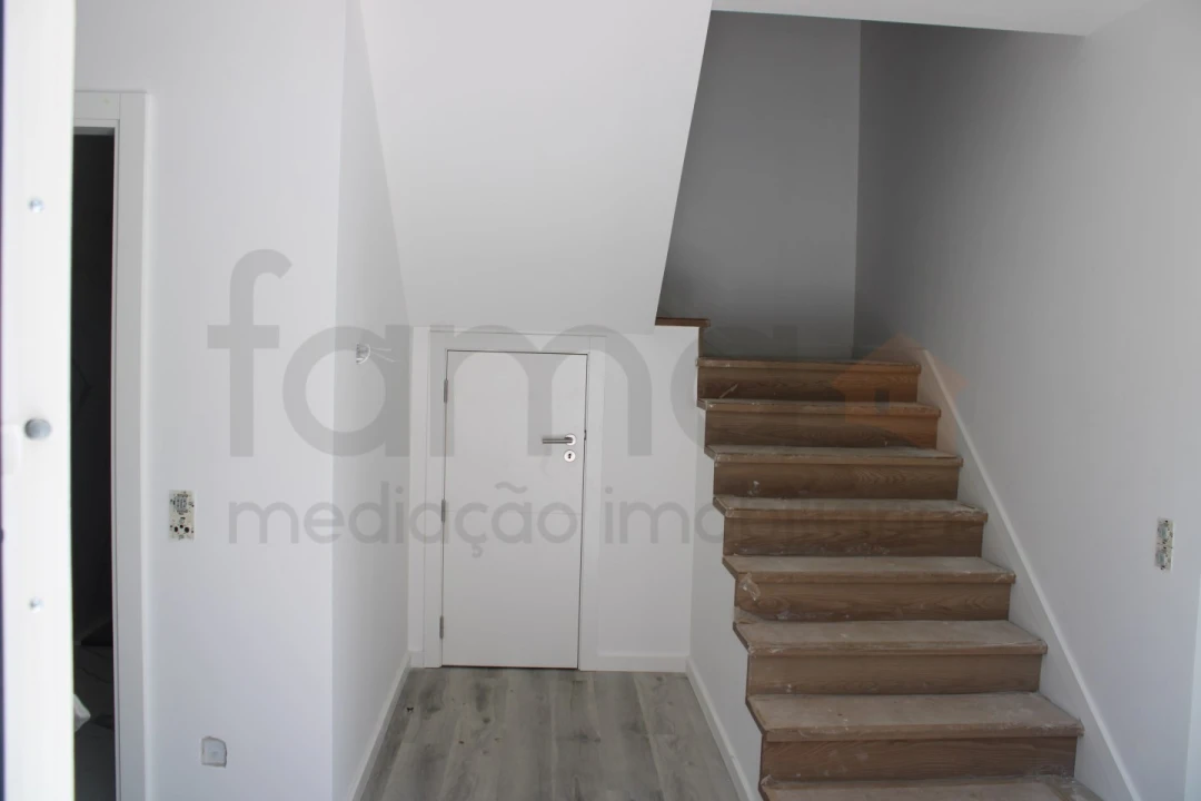 Moradia T3 para Venda em São Domingos de Rana Foto 11