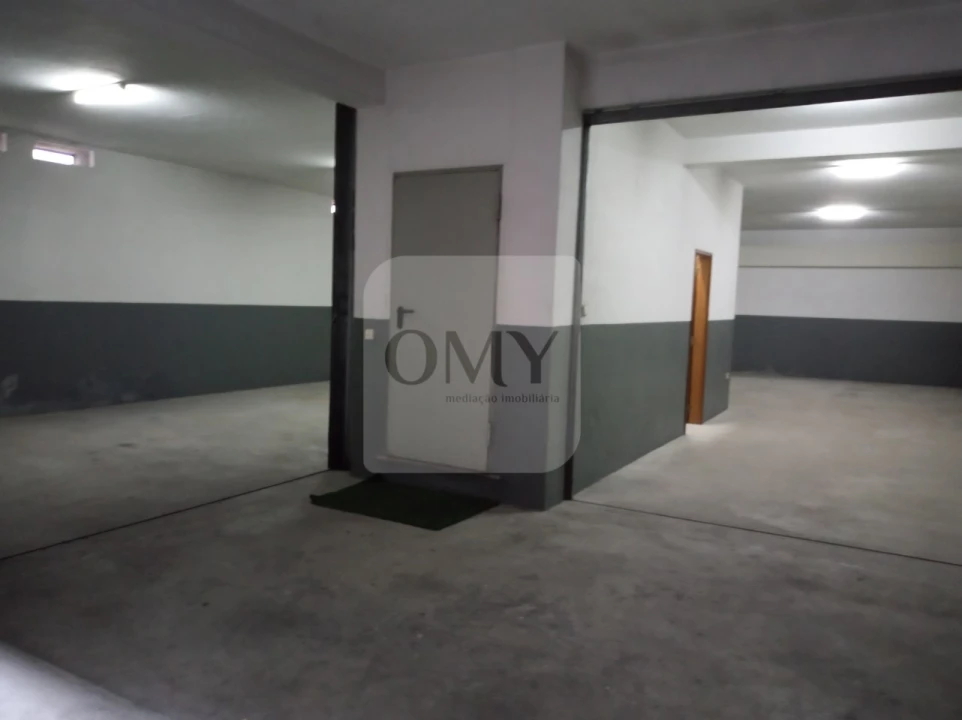 Garagem para Venda em Nossa Senhora da Conceição, São Pedro e São Dinis Foto 1