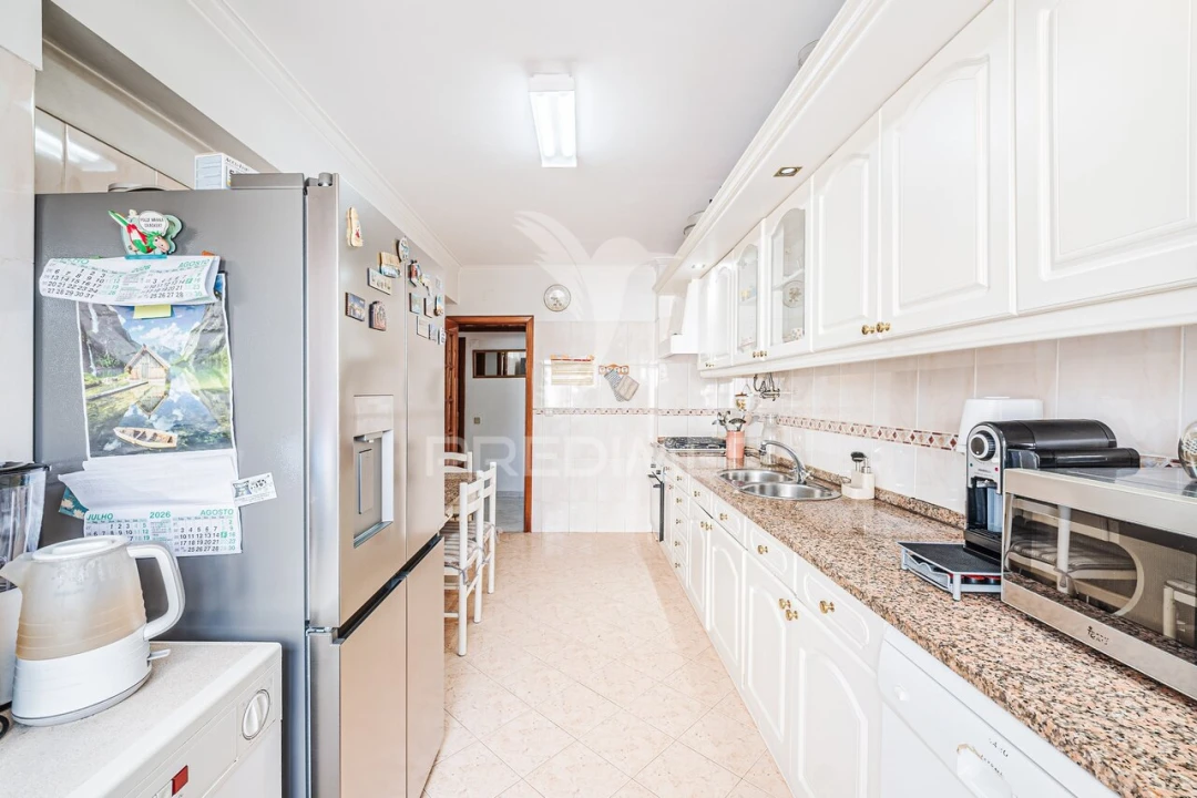 Apartamento T3 para Venda em Massamá e Monte Abraão Foto 11