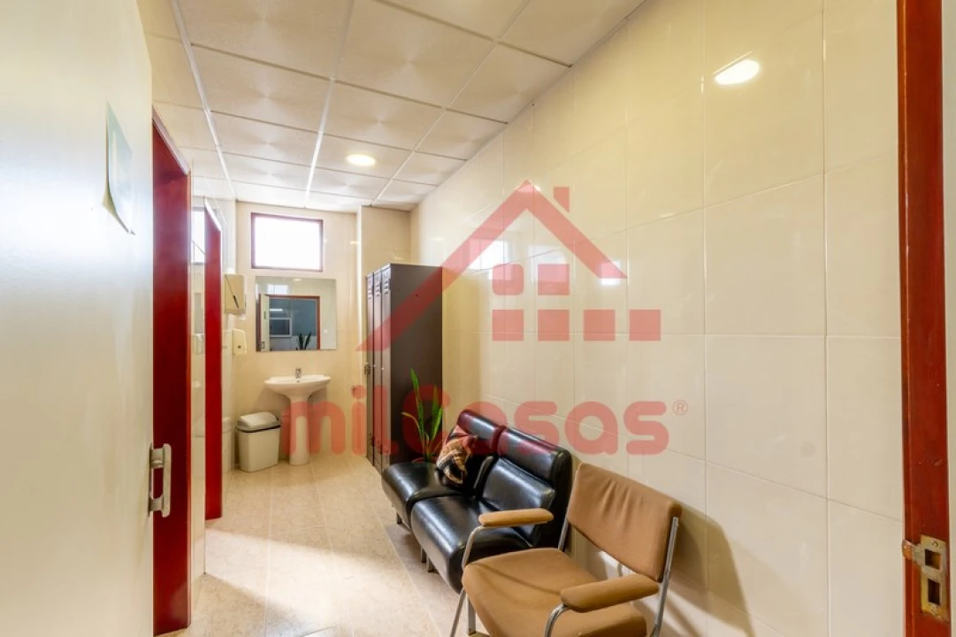 Escritório para Arrendamento em Santa Maria, São Pedro e Matacães Foto 14