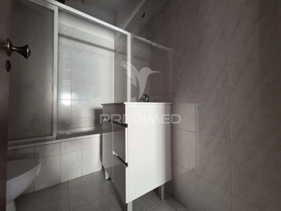 Apartamento T2 para Venda em Rio de Mouro Foto 8