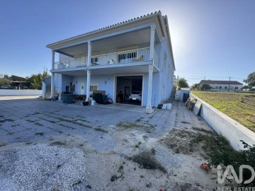 Moradia T4 para Venda em São João Baptista e Santa Maria dos Olivais