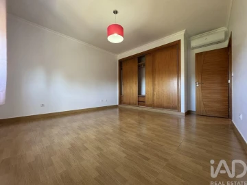 Moradia T4 para Venda em São João Baptista e Santa Maria dos Olivais