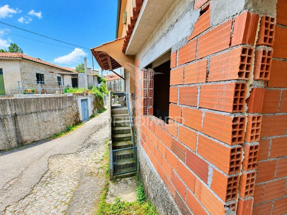 Moradia T3 para Venda em Rossas Foto 16