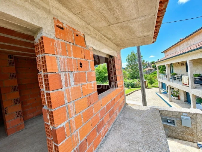Moradia T3 para Venda em Rossas Foto 9