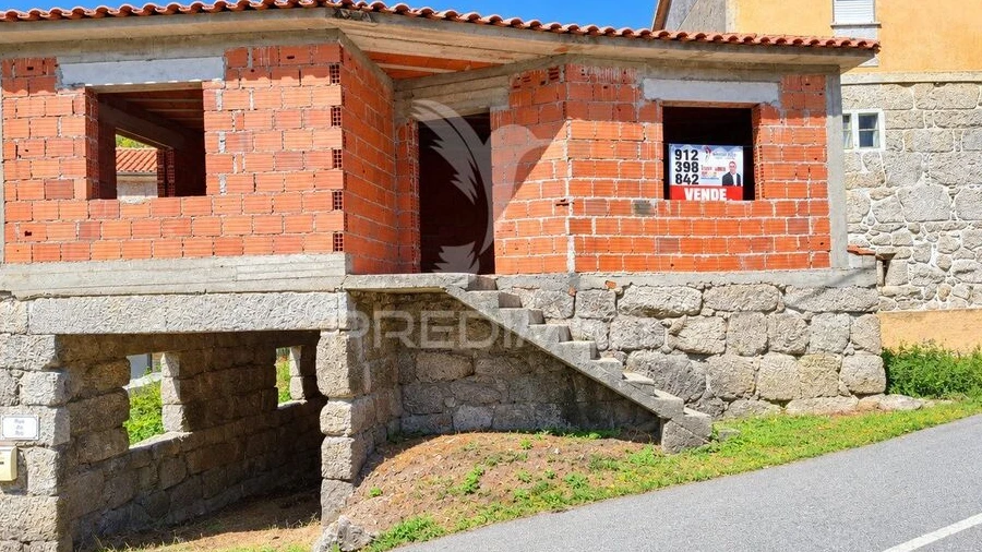 Moradia T3 para Venda em Rossas