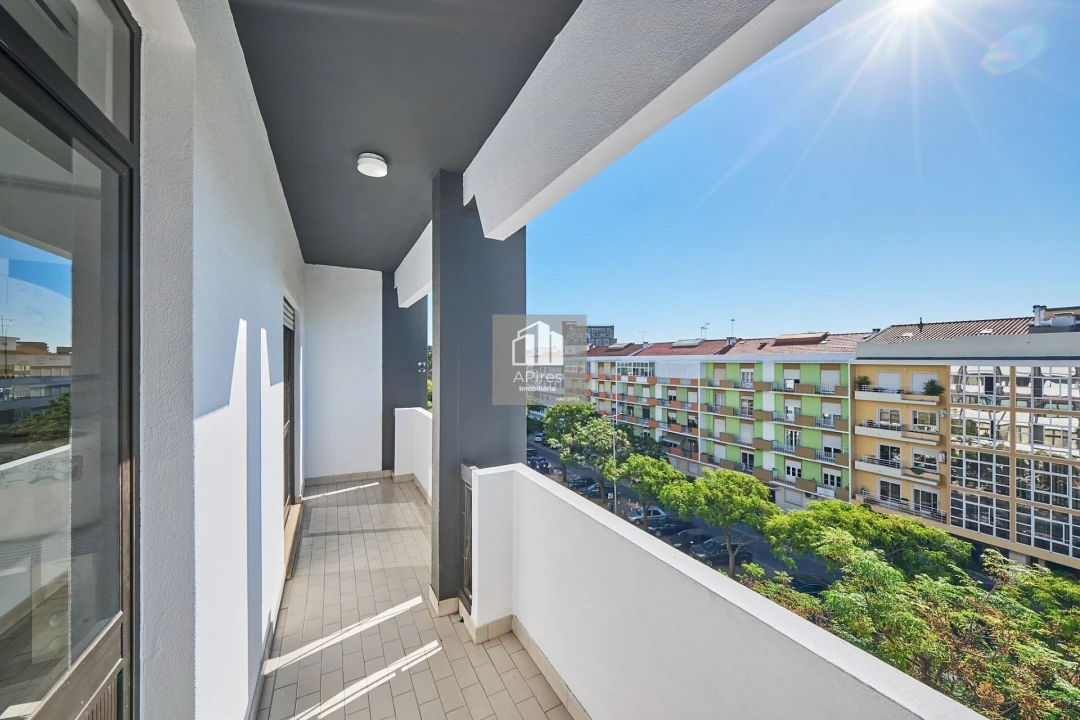 Apartamento T2 para Venda em Almada, Cova da Piedade, Pragal e Cacilhas Foto 1